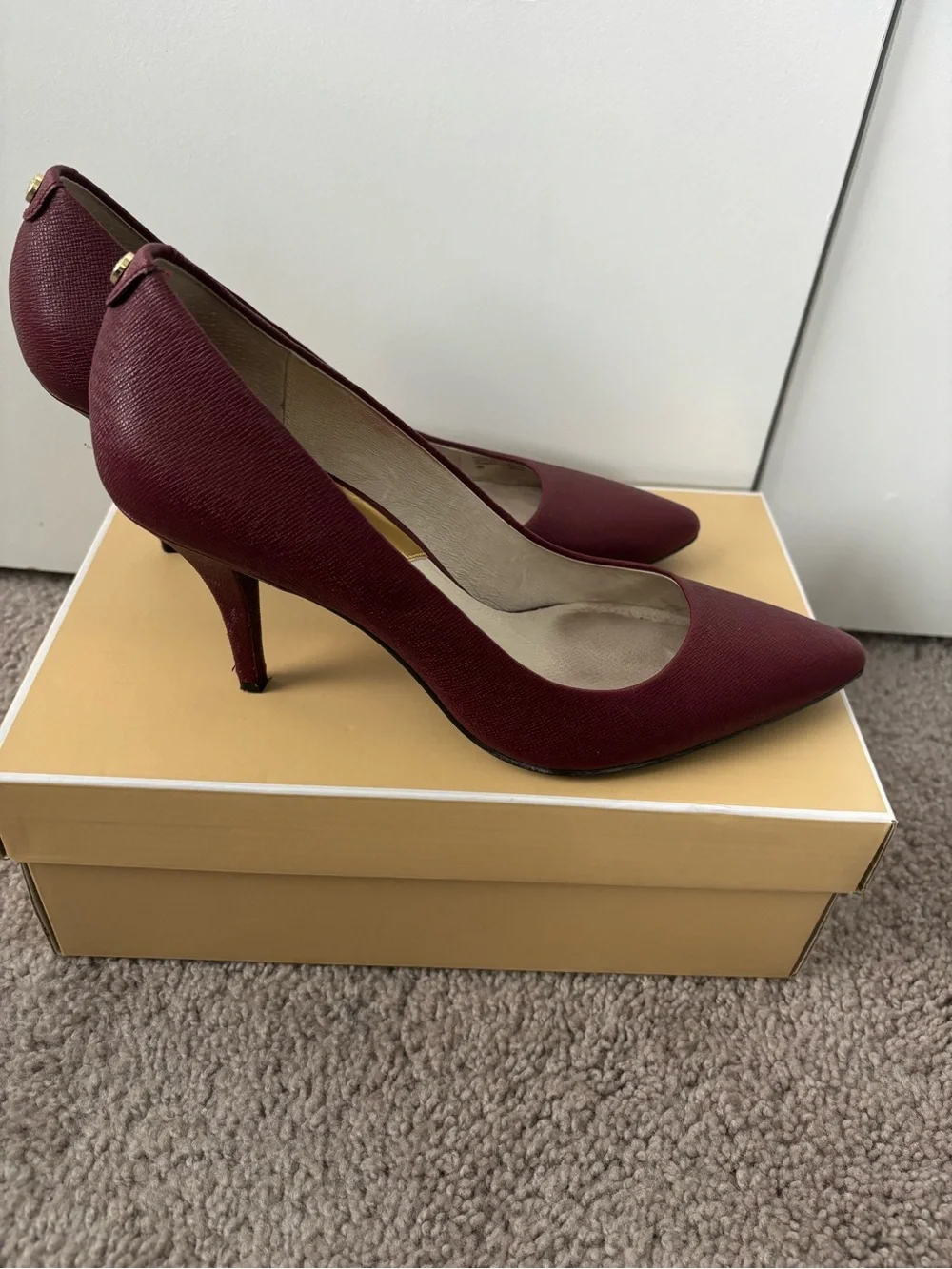 Michael Kors Women's Pointed Toe Pumps in Burgundy Size 8